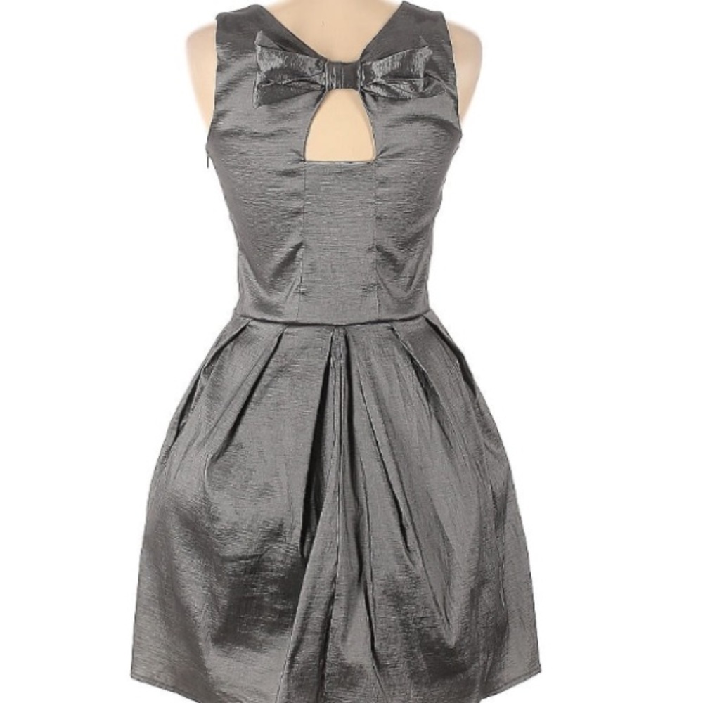 Gray Short Length Dress with tulle underneath and bow on back, XL - Picture 2 of 6